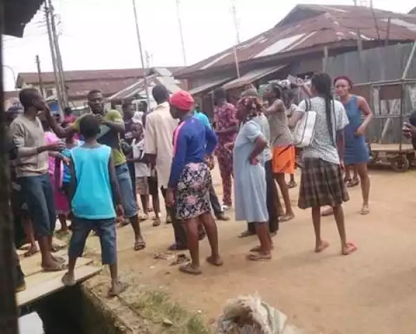 Gobe!!! See Lagos Pastor Accused Of Sleeping With Female Members Escapes Through The Fence As Police Arrives (See Photos)